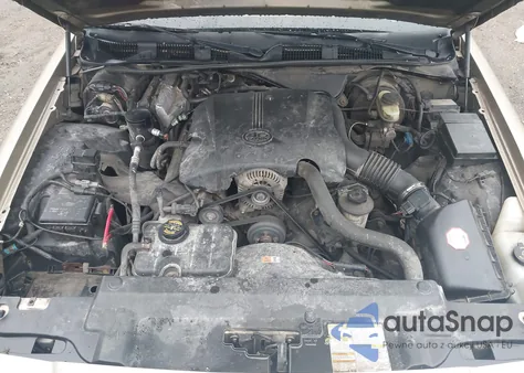 2000 Mercury Grand Marquis Gs z USA, uszkodzony, nr VIN 2MEFM74W5YX717222